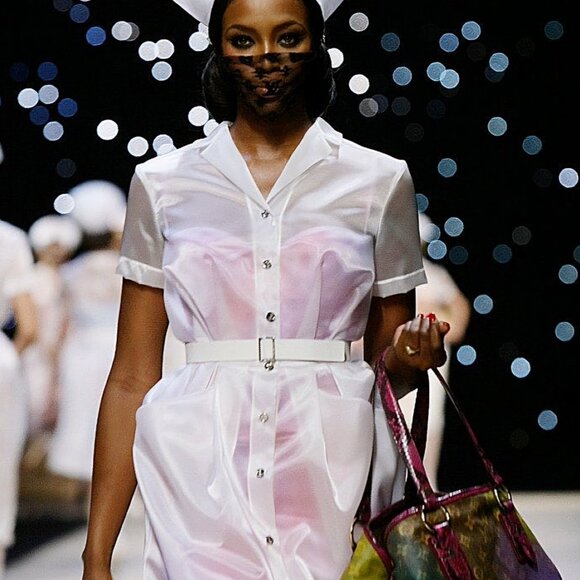 LOUIS VUITTON - EXTREMELY RARE, AUTHENTIC, ICONIC, LACE, MONOGRAM FACE MASK - Picture 14 of 16